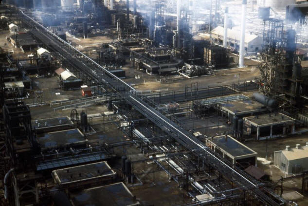 img030_refinery.jpg