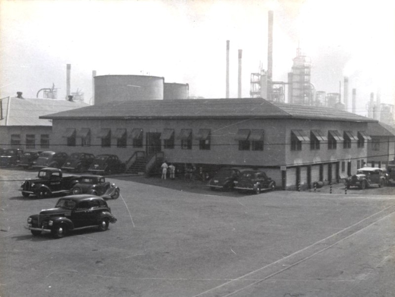 194xanotherrefinerybldg.jpg