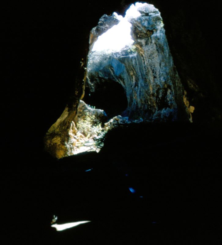 c_inside_caves_2.jpg